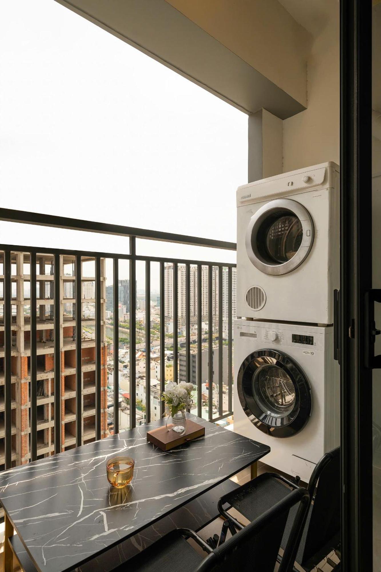 Aparthotel Otis Soho Saigon Balcony 4*